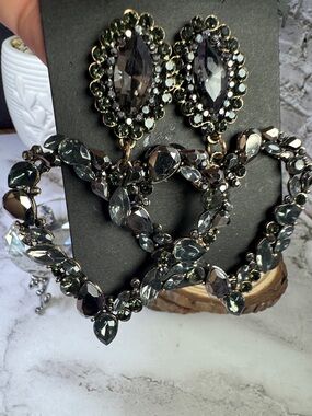 Glamorous Gunmetal Crystal Heart Dangle Earrings